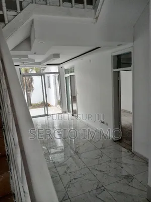 3chbre Duplex dans Sergio, Cocody à Louer