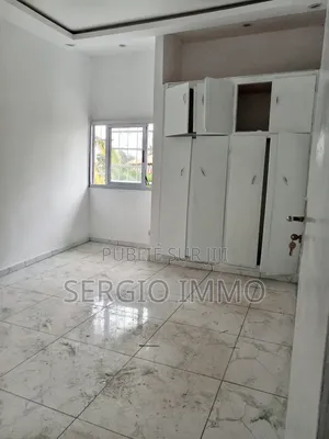3chbre Duplex dans Sergio, Cocody à Louer