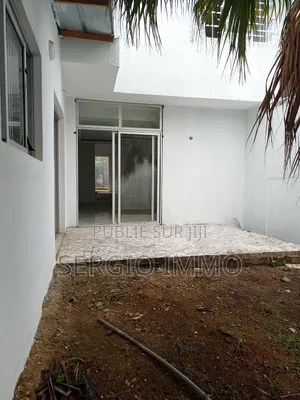 3chbre Duplex dans Sergio, Cocody à Louer