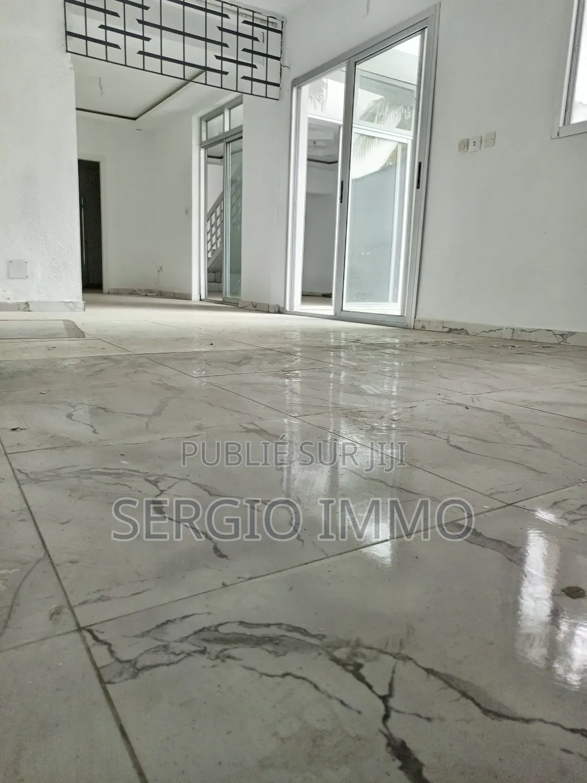 3chbre Duplex dans Sergio, Cocody à Louer