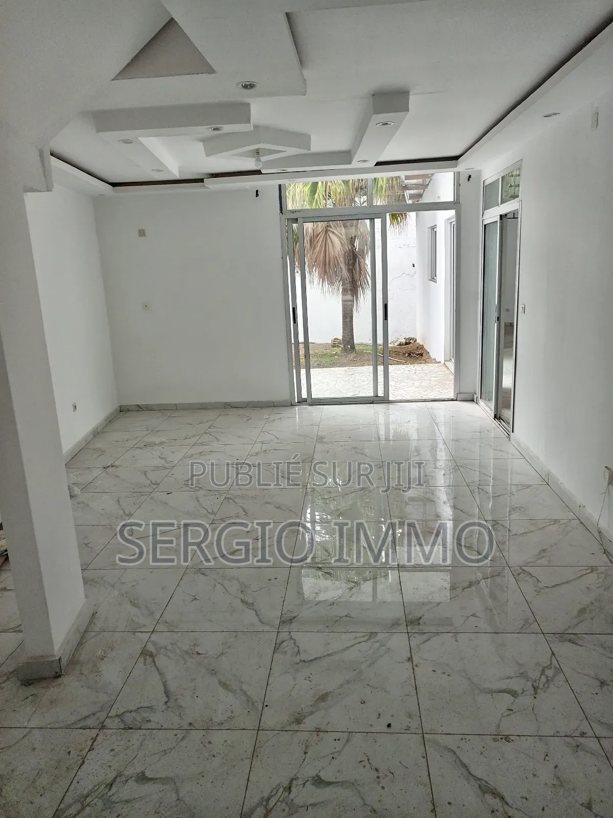 3chbre Duplex dans Sergio, Cocody à Louer