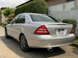 Mercedes-Benz C240 2.6 RWD 2002 Gris