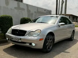 Mercedes-Benz C240 2.6 RWD 2002 Gris