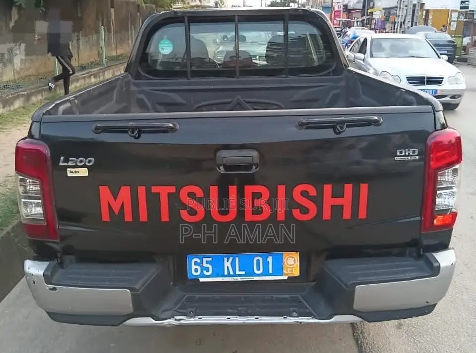 Mitsubishi L200 2021 Noir
