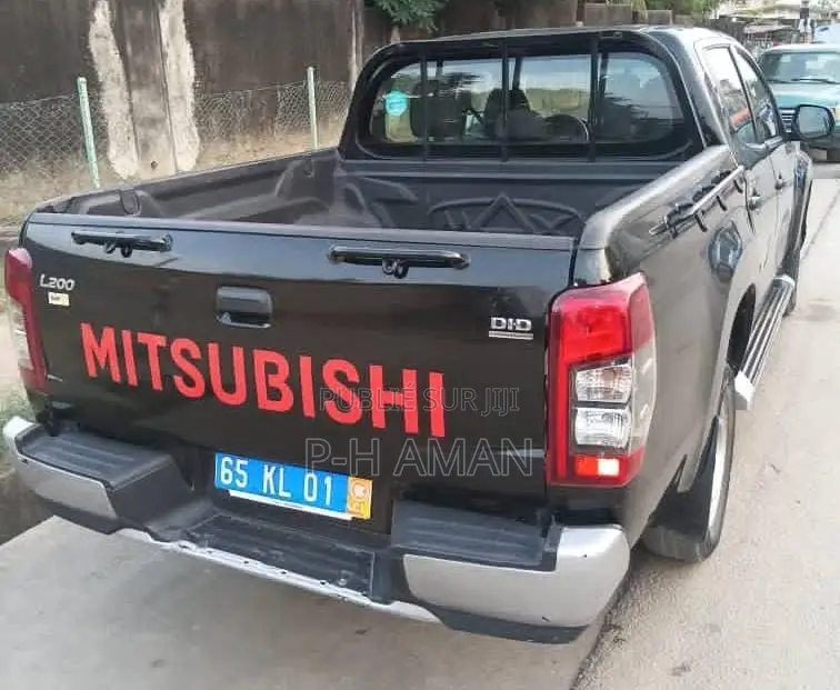 Mitsubishi L200 2021 Noir