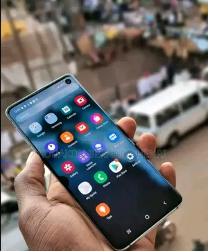 Nouveau Samsung Galaxy S10 Plus 128 GB Noir