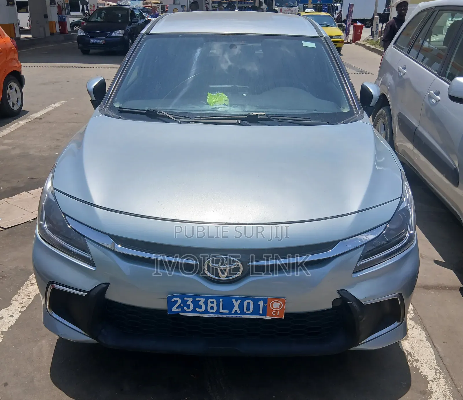 Toyota Starlet 2023 Gris