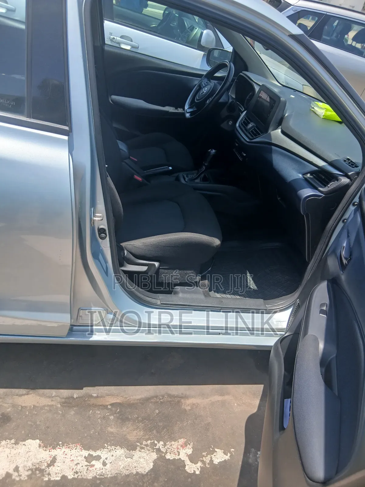 Toyota Starlet 2023 Gris