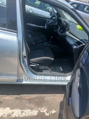 Toyota Starlet 2023 Gris