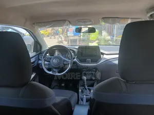 Toyota Starlet 2023 Gris