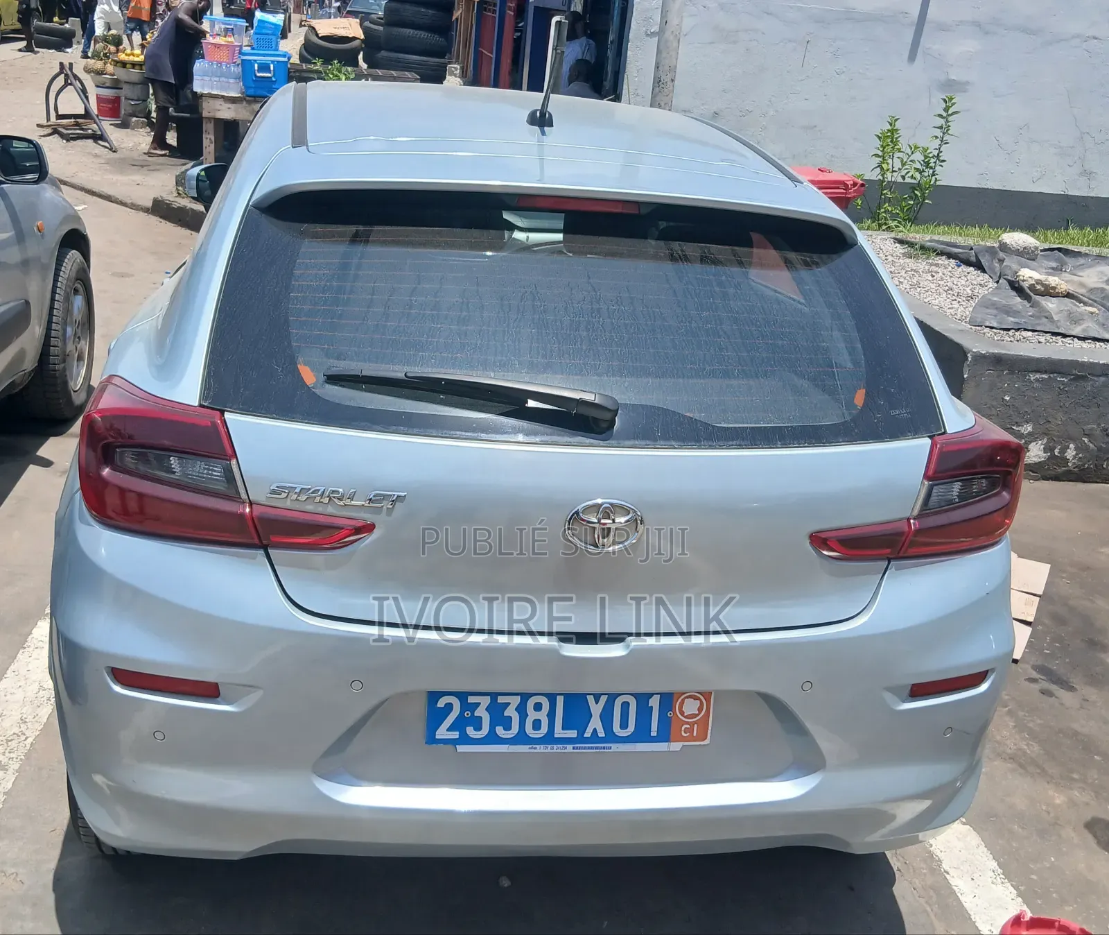 Toyota Starlet 2023 Gris