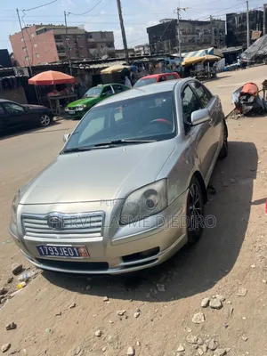 Toyota Avensis 2005 Gris