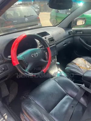 Toyota Avensis 2005 Gris