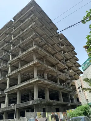 Immeuble en Finition a Cédé Avec Acx