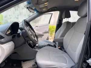 Hyundai Accent SE Sedan 2016 Noir