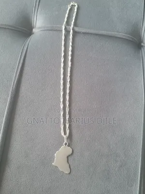 Chaîne en Argent Blanc Model Torsadé Croix Carte d'Afrique