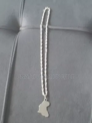 Chaîne en Argent Blanc Model Torsadé Croix Carte d'Afrique