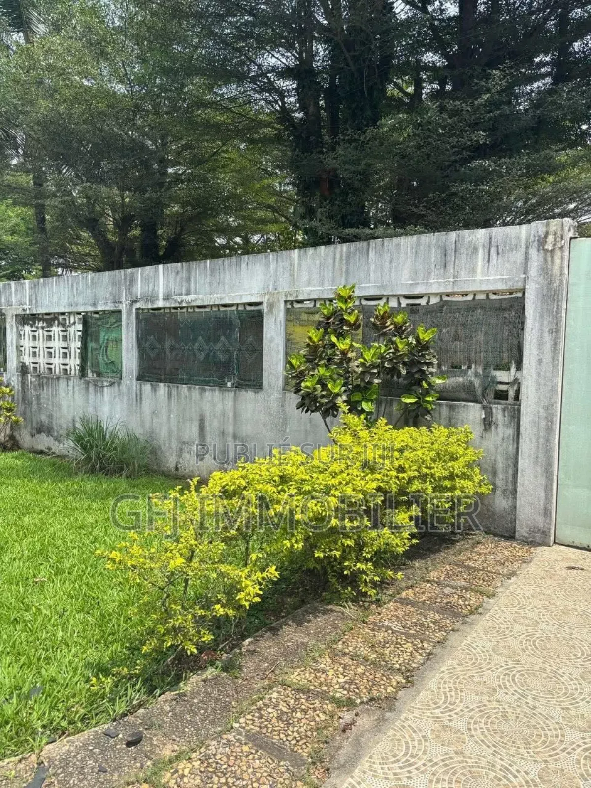 5chbre Villa dans Francis Gweh, Cocody à Vendre