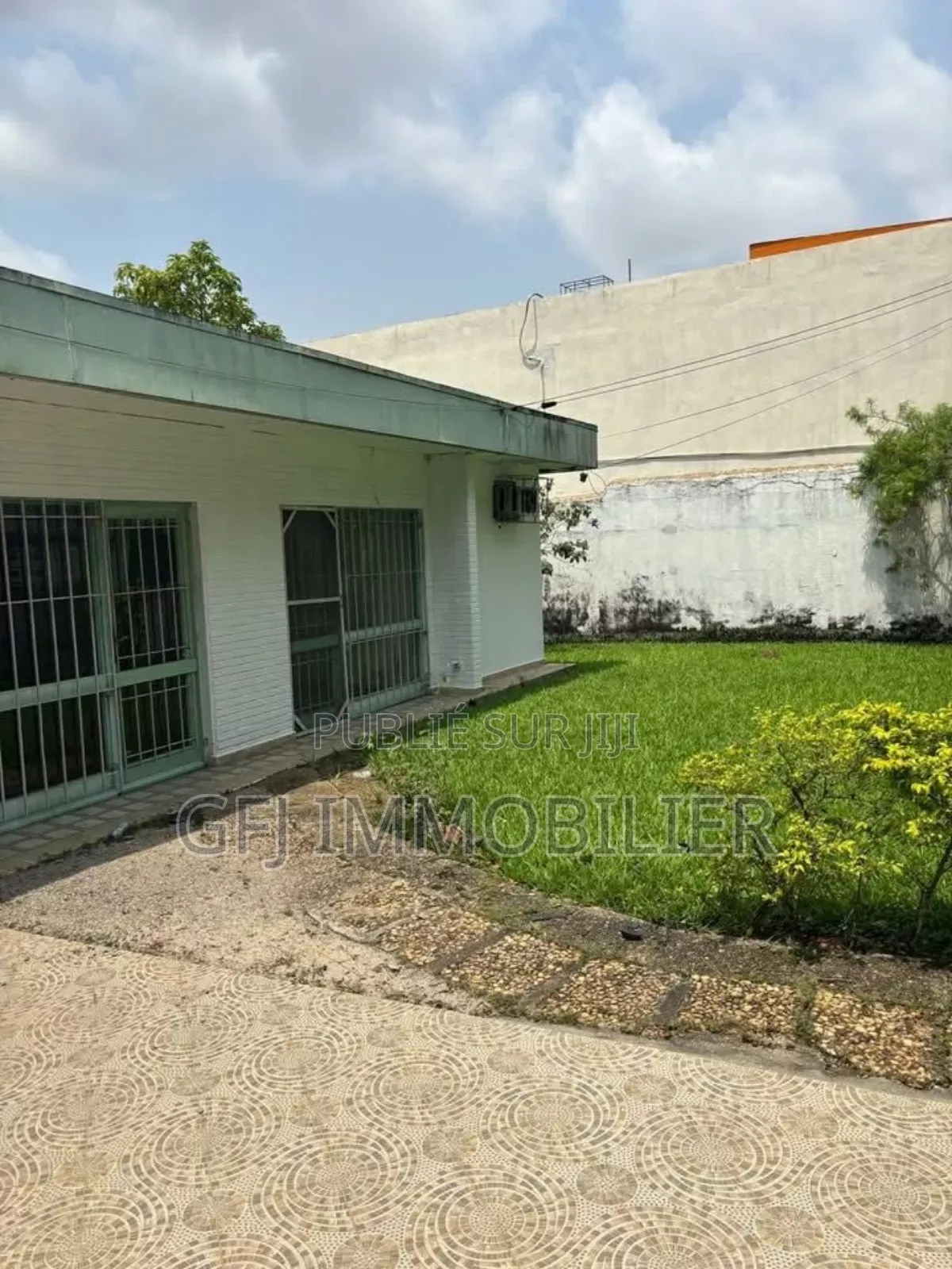 5chbre Villa dans Francis Gweh, Cocody à Vendre