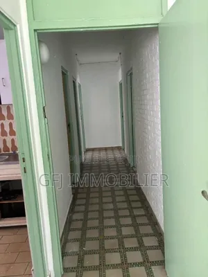 5chbre Villa dans Francis Gweh, Cocody à Vendre