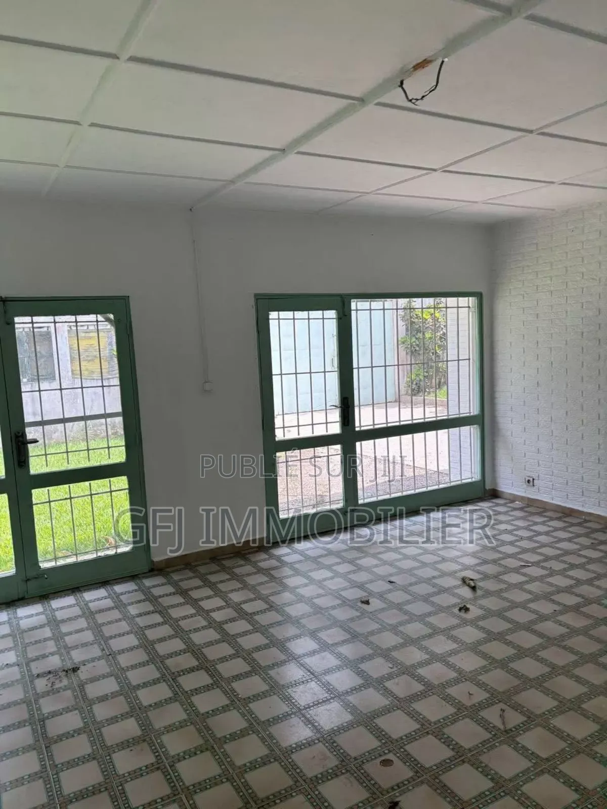 5chbre Villa dans Francis Gweh, Cocody à Vendre