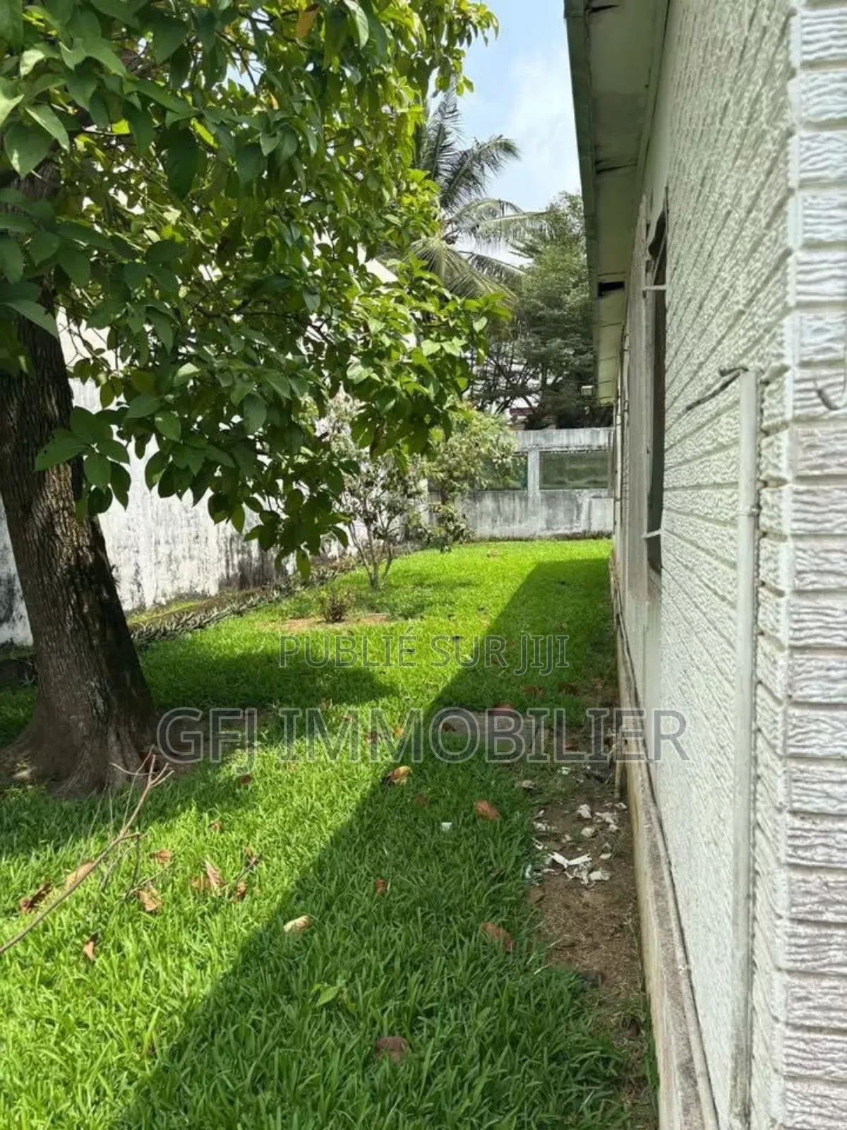 5chbre Villa dans Francis Gweh, Cocody à Vendre