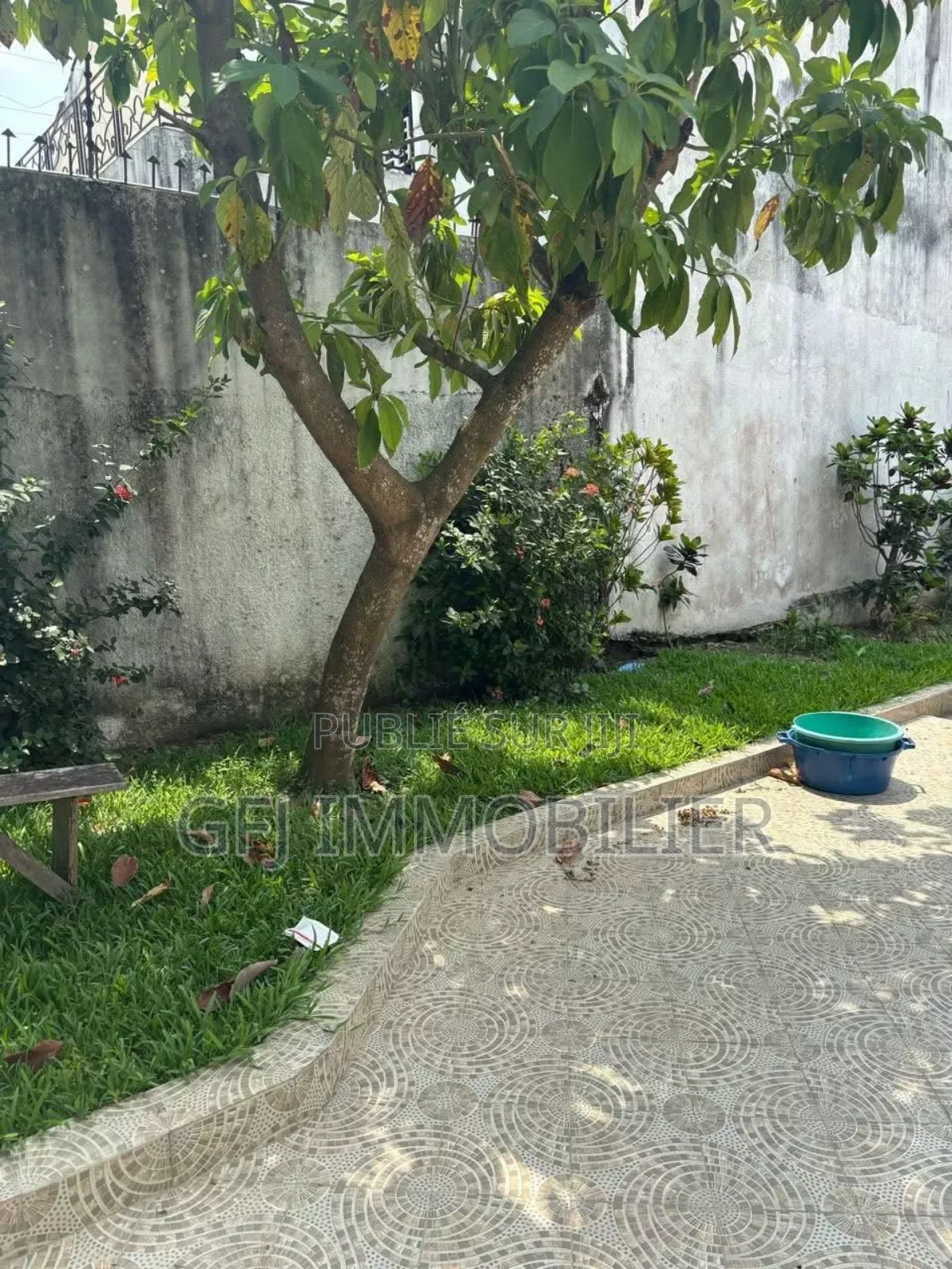 5chbre Villa dans Francis Gweh, Cocody à Vendre