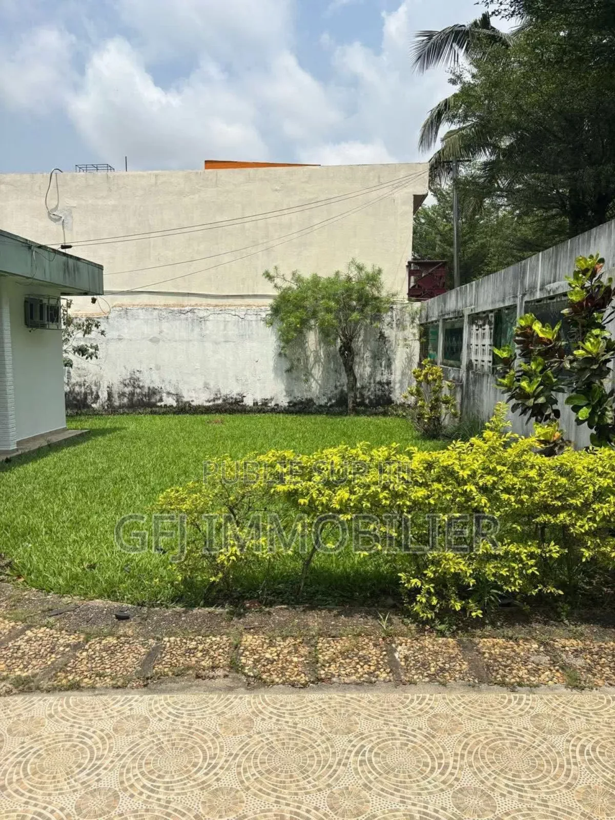 5chbre Villa dans Francis Gweh, Cocody à Vendre