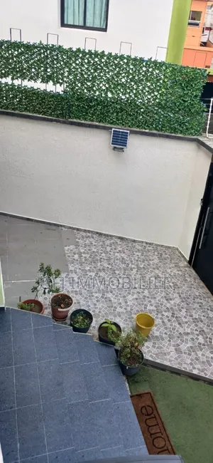 5chbre Duplex dans Francis Gweh, Cocody à Vendre