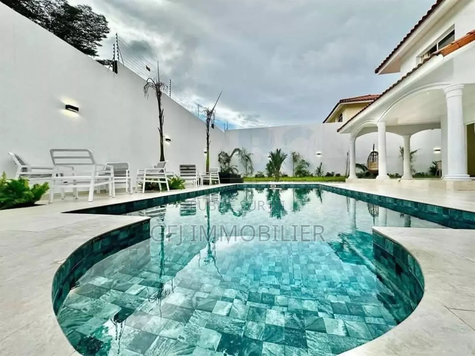 6chbre Duplex dans Francis Gweh, Cocody à Vendre