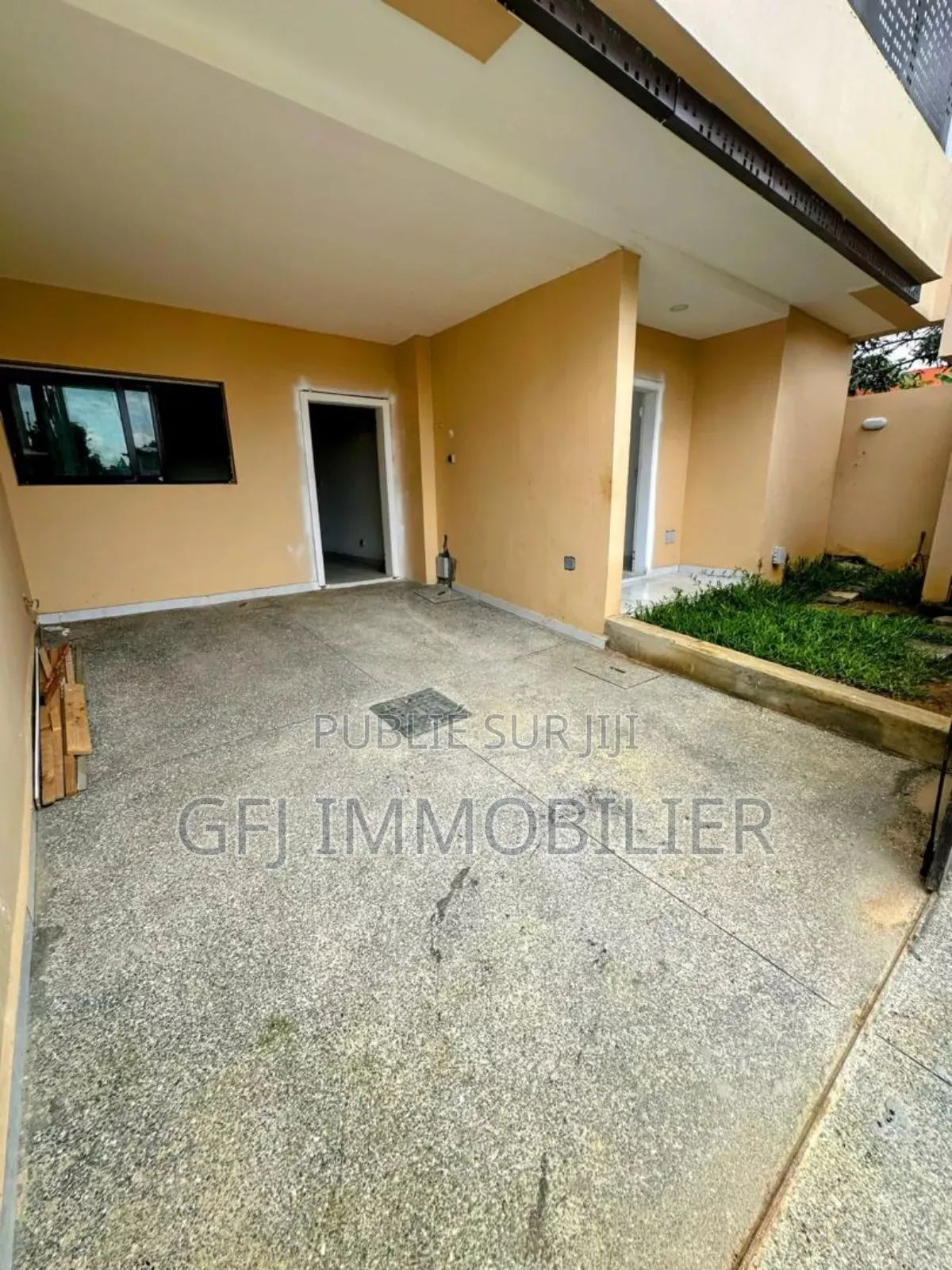 5chbre Duplex dans Francis Gweh, Cocody à Vendre
