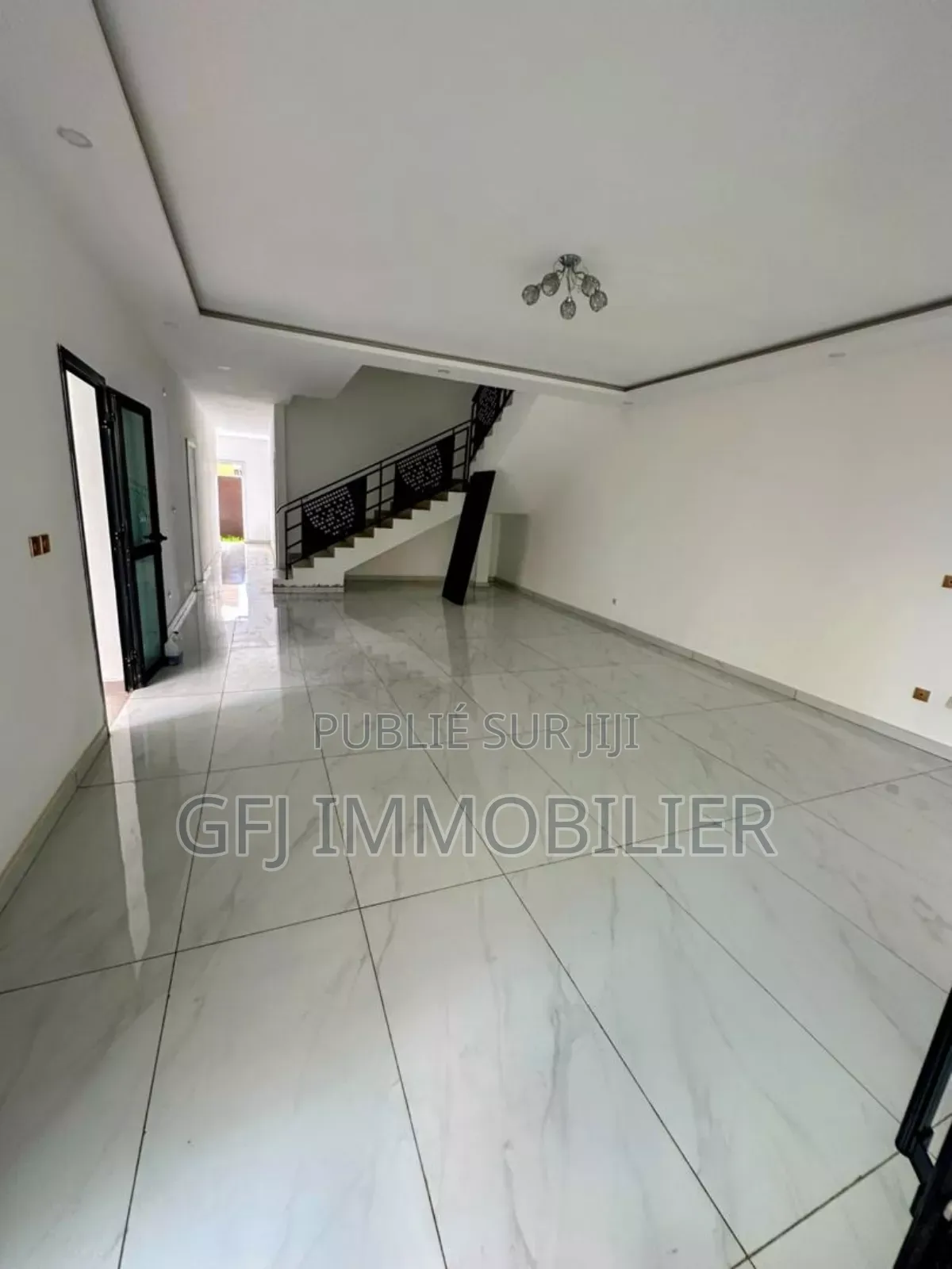 5chbre Duplex dans Francis Gweh, Cocody à Vendre