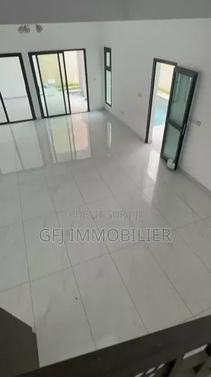 5chbre Duplex dans Francis Gweh, Cocody à Vendre