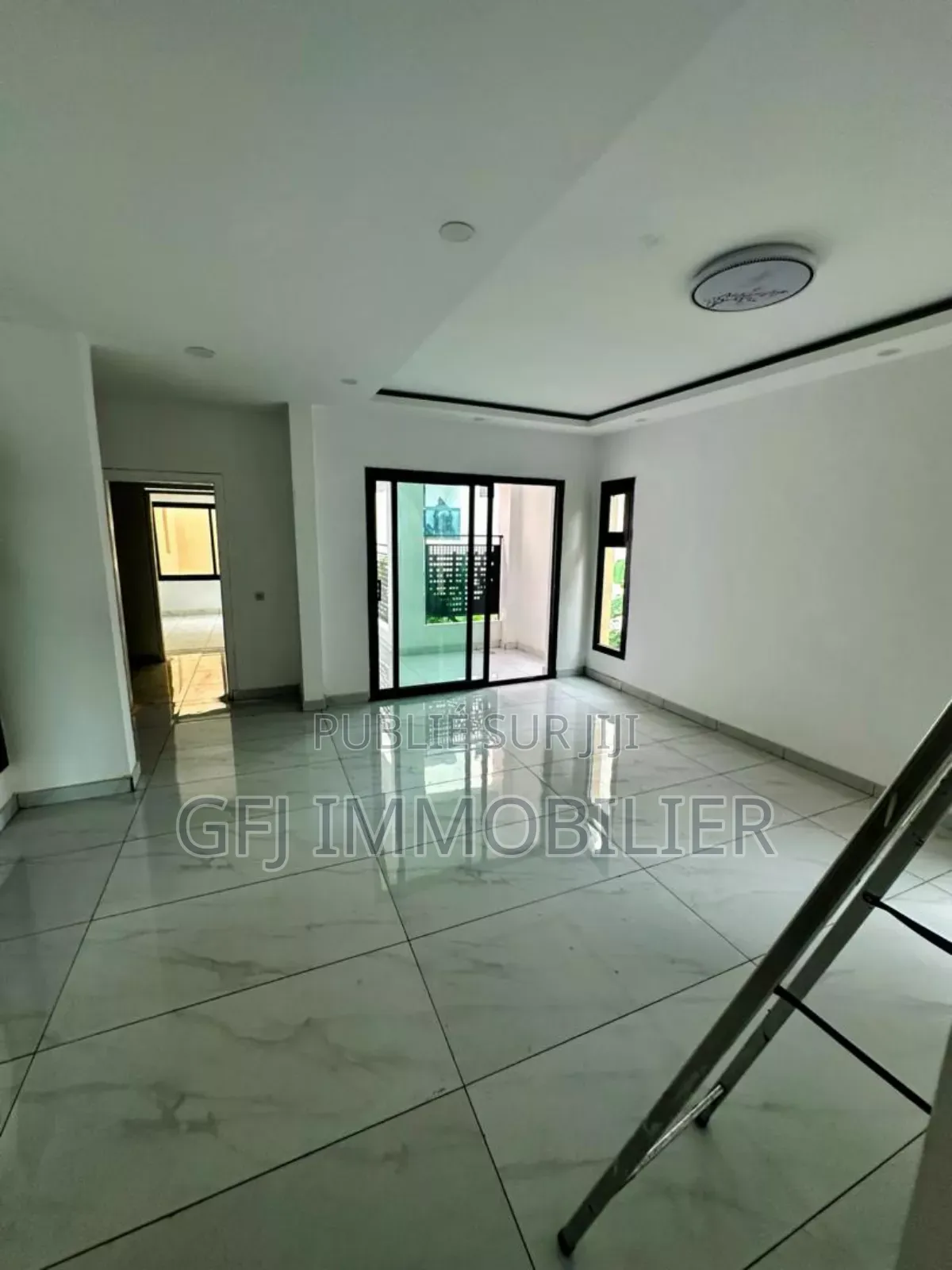 5chbre Duplex dans Francis Gweh, Cocody à Vendre