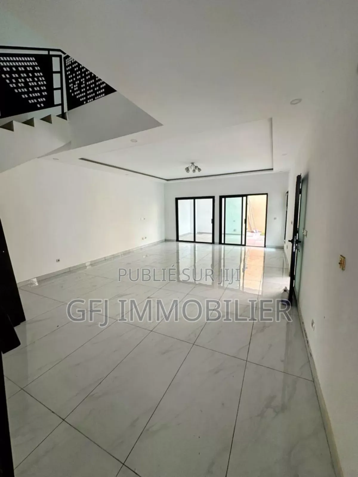 5chbre Duplex dans Francis Gweh, Cocody à Vendre