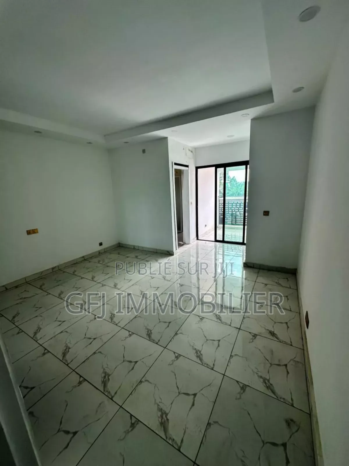 5chbre Duplex dans Francis Gweh, Cocody à Vendre
