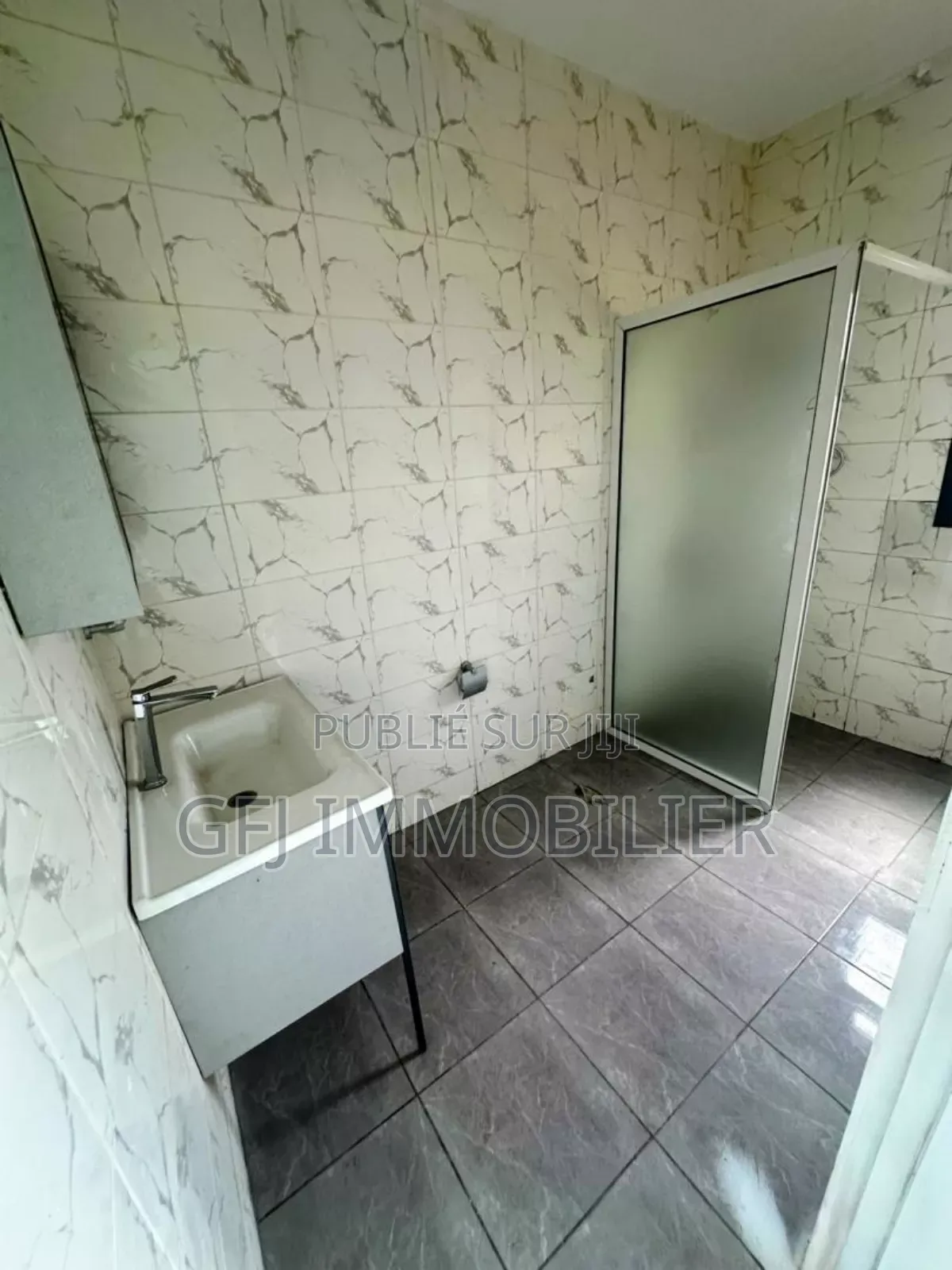 5chbre Duplex dans Francis Gweh, Cocody à Vendre