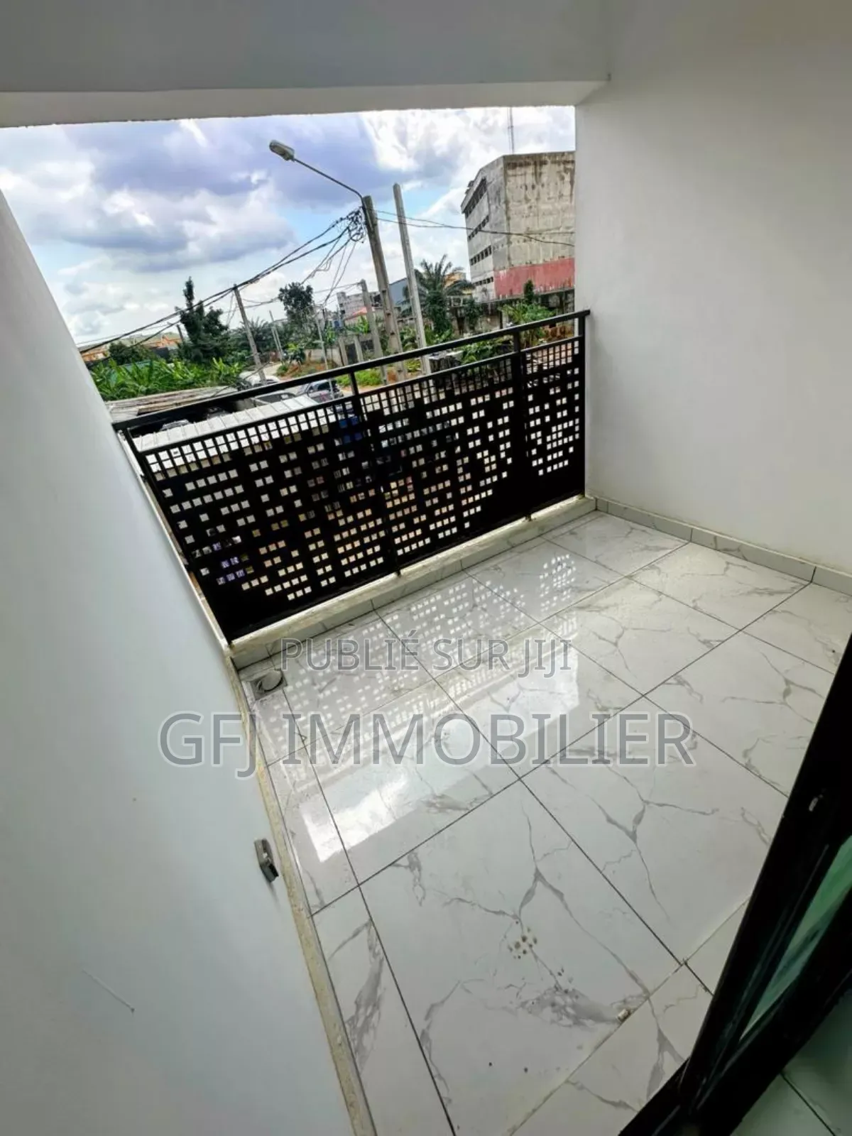 5chbre Duplex dans Francis Gweh, Cocody à Vendre