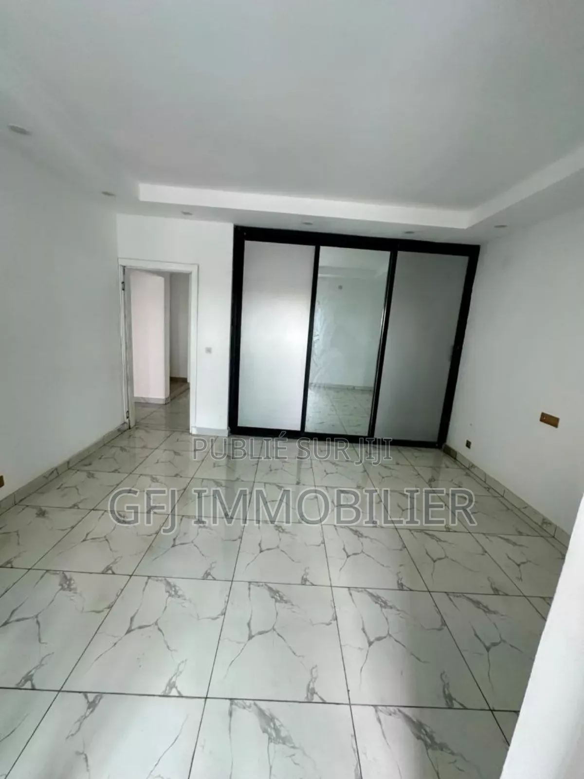 5chbre Duplex dans Francis Gweh, Cocody à Vendre