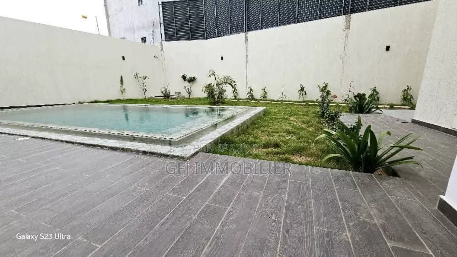 6chbre Duplex dans Francis Gweh, Cocody à Vendre