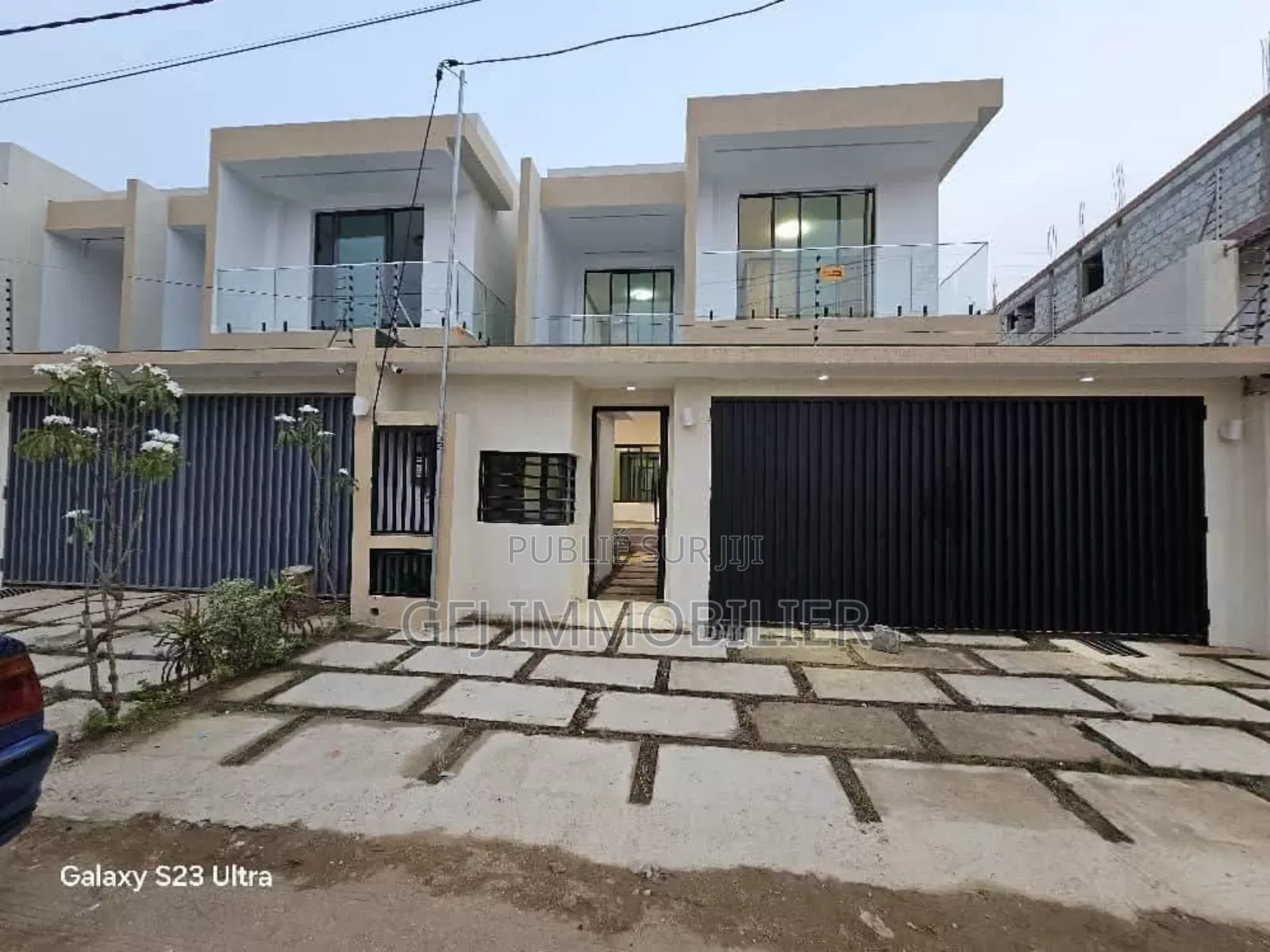 6chbre Duplex dans Francis Gweh, Cocody à Vendre