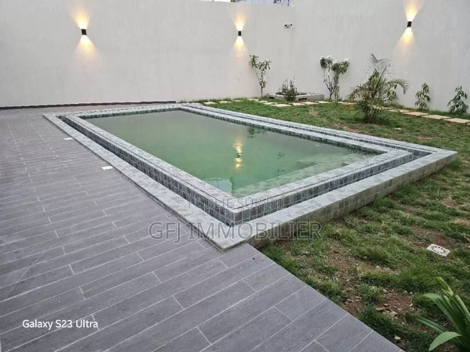 6chbre Duplex dans Francis Gweh, Cocody à Vendre