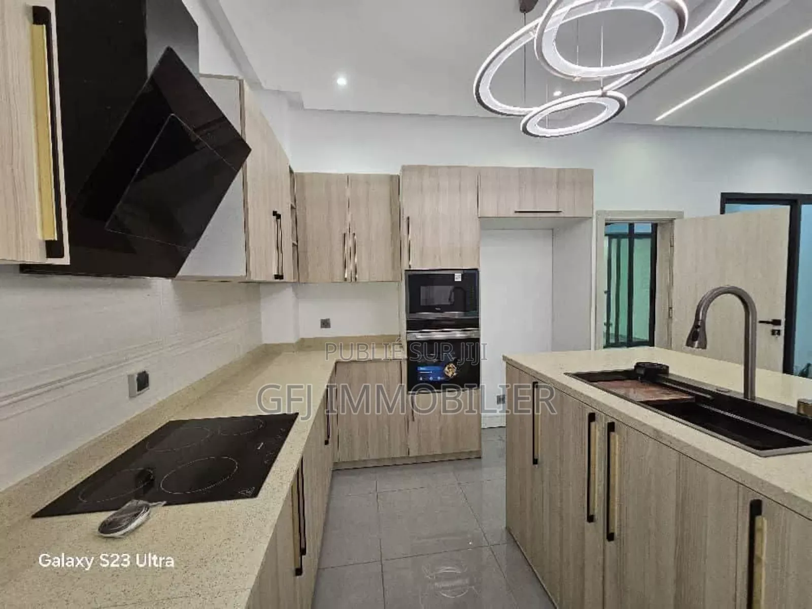 6chbre Duplex dans Francis Gweh, Cocody à Vendre