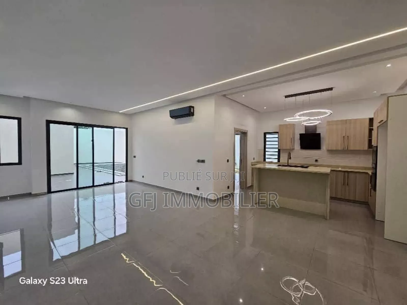 6chbre Duplex dans Francis Gweh, Cocody à Vendre