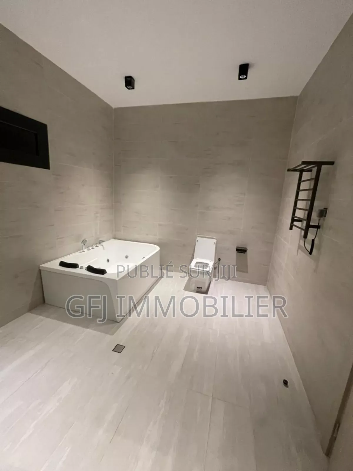 6chbre Duplex dans Francis Gweh, Cocody à Vendre