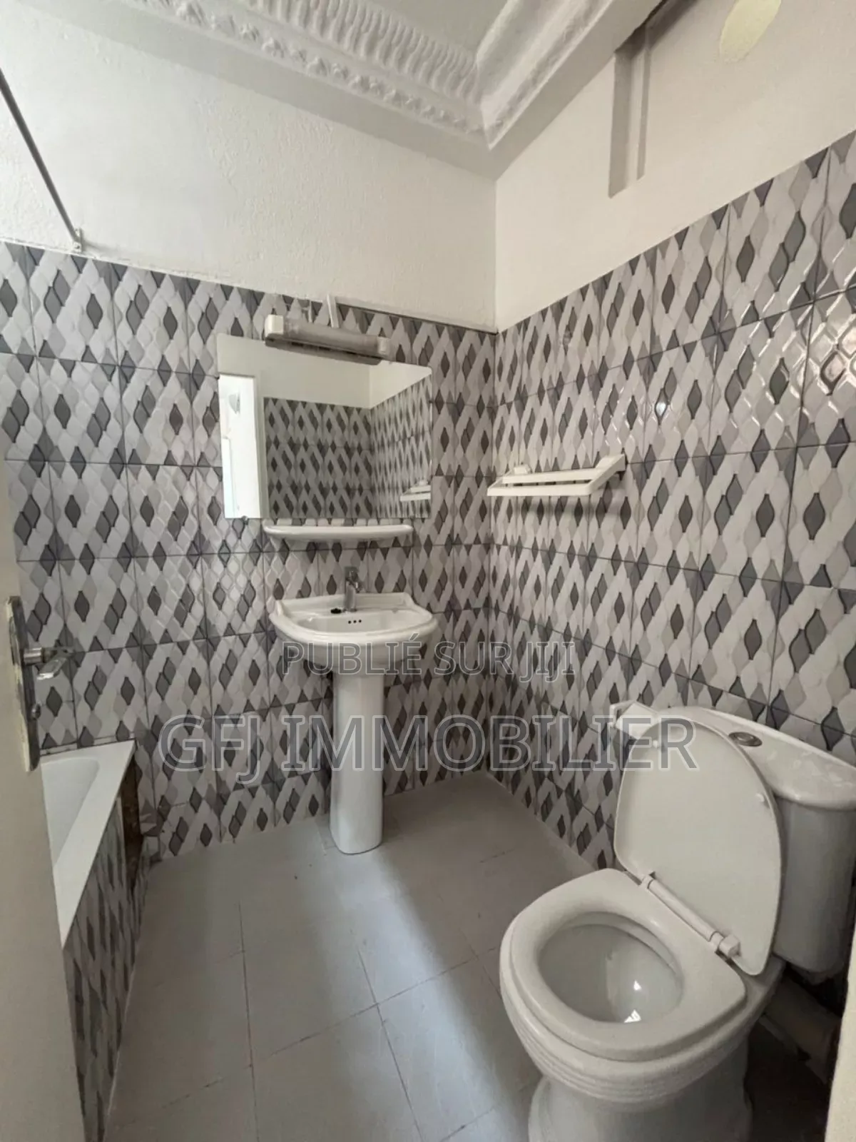 3chbre Appartement dans Francis Gweh, Cocody à Vendre