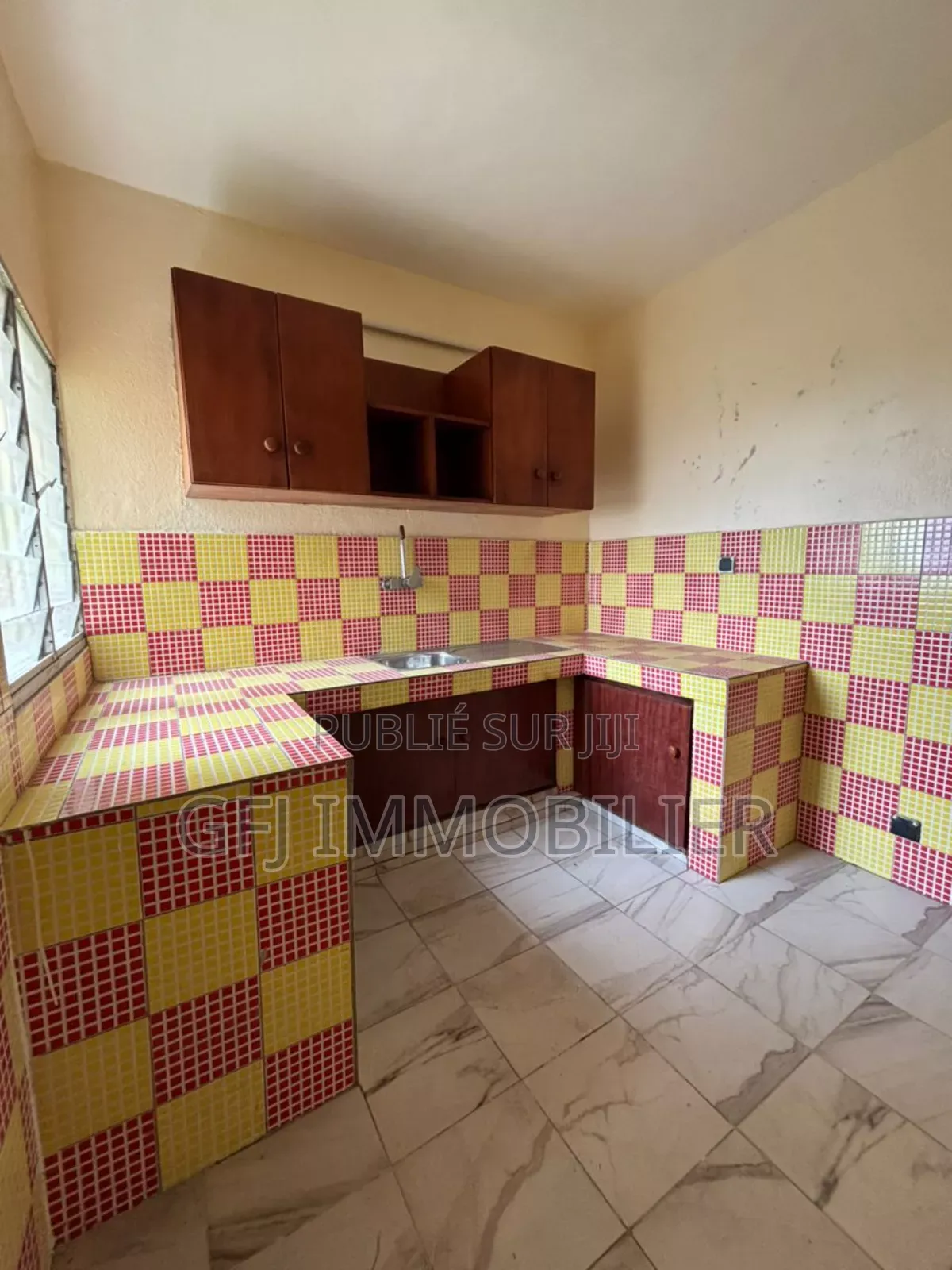 3chbre Appartement dans Francis Gweh, Cocody à Vendre
