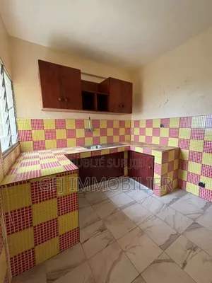 3chbre Appartement dans Francis Gweh, Cocody à Vendre