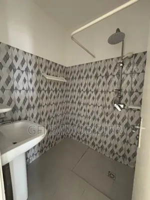 3chbre Appartement dans Francis Gweh, Cocody à Vendre