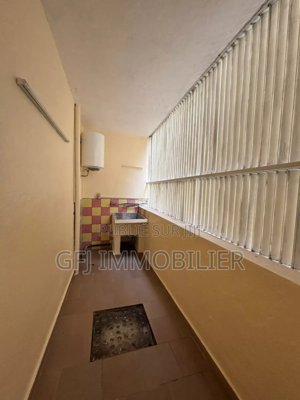 3chbre Appartement dans Francis Gweh, Cocody à Vendre